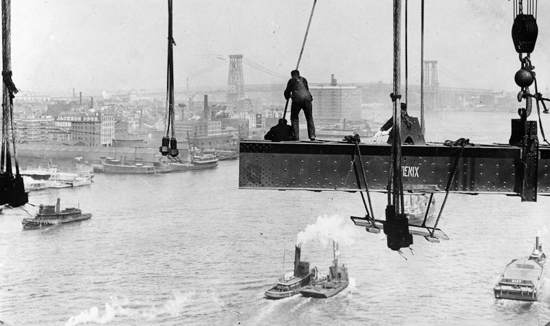Illustration for article titled Death-Defying Photos Of Skyscraper Construction Workers Goofing Around